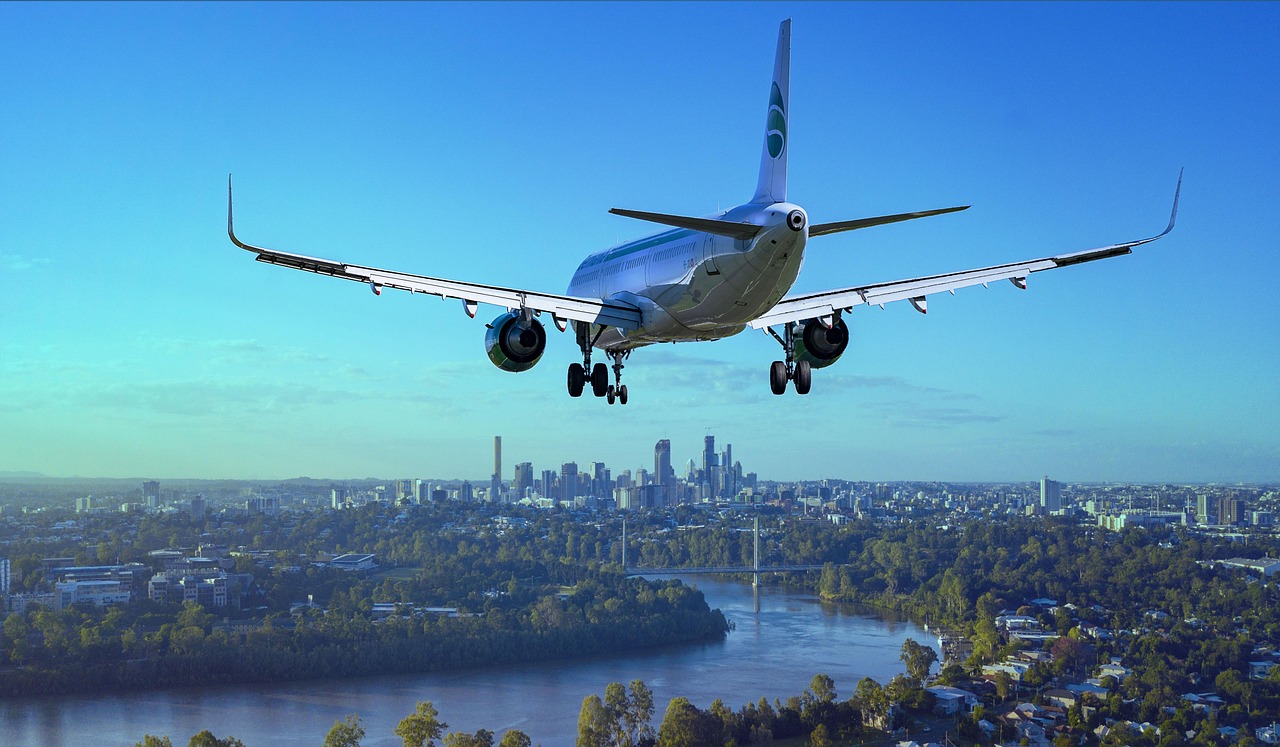 airplane-flight-city-landing-river