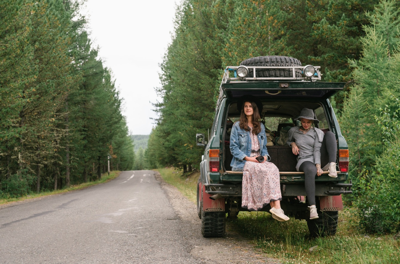 girls in roadtrip