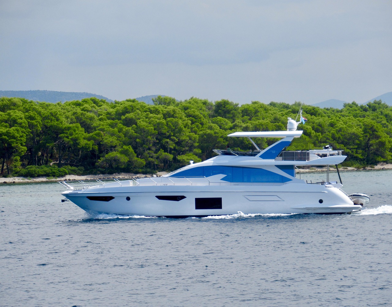 yacht